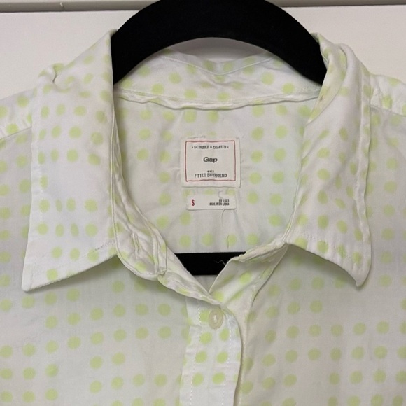 GAP Women’s White and Green Button Down Shirt - Picture 6 of 6